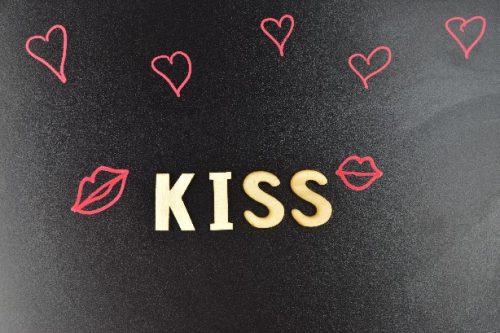 FA FELIRAT "KISS" - 3,5 CM MAGAS