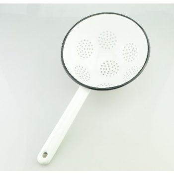 SZŰRŐ FEHÉR ZOMÁNC NYELES 18 CM