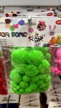 POMPOM V.ZÖLD 48DB-OS VEGYES MÉRETEK (1CM:20DB, 2CM:20DB, 3CM:6DB, 4CM:2DB)
