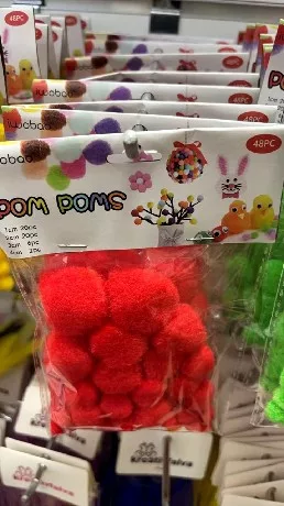 POMPOM PIROS 48DB-OS VEGYES MÉRETEK (1CM:20DB, 2CM:20DB, 3CM:6DB, 4CM:2DB)