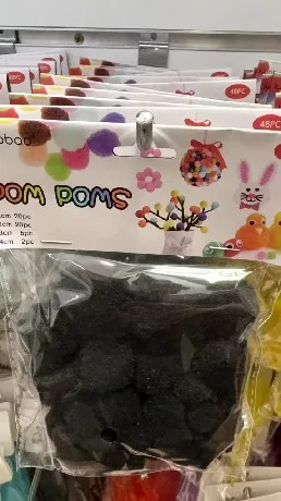 POMPOM FEKETE 48DB-OS VEGYES MÉRETEK (1CM:20DB, 2CM:20DB, 3CM:6DB, 4CM:2DB)