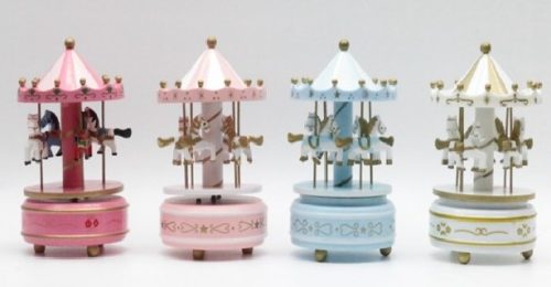 KARÁCSONYI ZENEDOBOZ KÖRHINTA 11X18CM 4F.