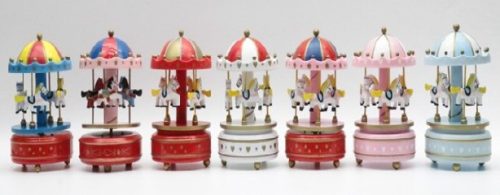 KARÁCSONYI ZENEDOBOZ KÖRHINTA 11X18CM 7F.