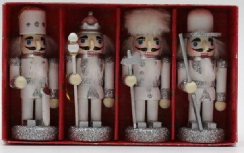 DIÓTÖRŐ EZÜSTÖS 10CM 4DB