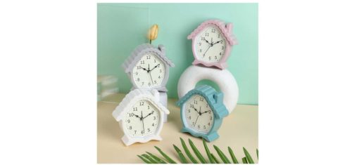 ÉBRESZTŐÓRA HÁZIKÓ MŰA. 15X13X4,5CM 4F.