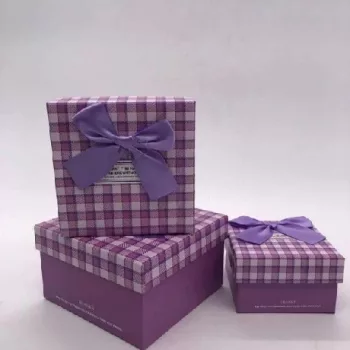   DÍSZDOBOZ 3DB-OS  NAGY:13X13X7,5CM KOCKÁS-LILA/MASNIS , PAPÍR