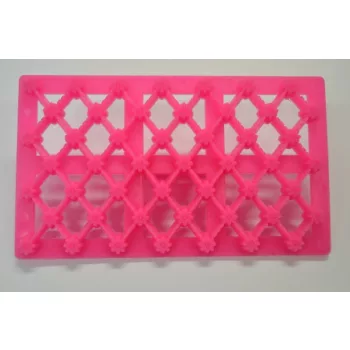 MINTÁZÓ RÁCS MŰA. VIRÁGOS KERÍTÉS